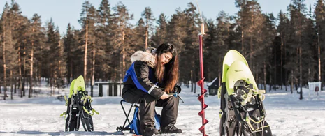 Rovaniemi, Phần Lan-Tour đi bộ trên tuyết và câu cá trên băng