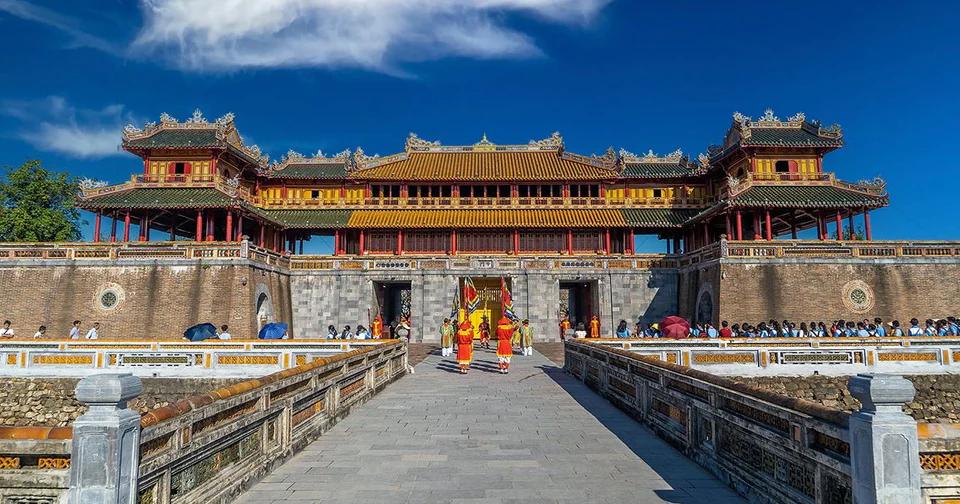 Tham quan đại nội Huế - đi thuyền sông Hương cả ngày