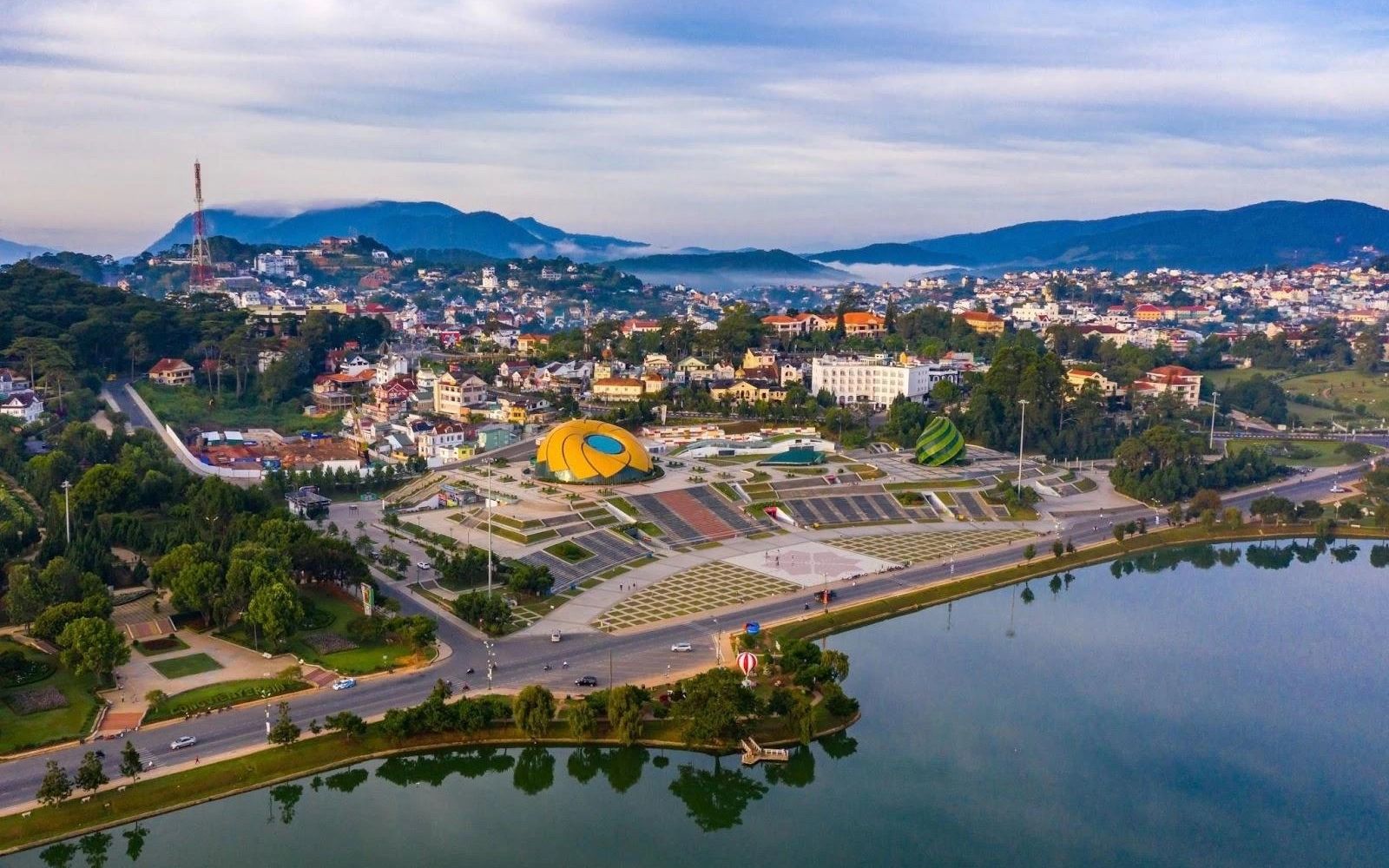 Vietnam Dual Destination: Saigon – Dalat vs Hanoi – Sapa Travel Comparison